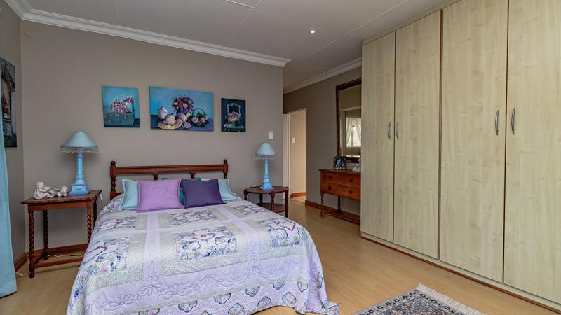 5 Bedroom Property for Sale in Village On Sea Western Cape